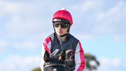 Australia: jockey alleged to have texted pro punter to lay horse for $70,000 in corruption case